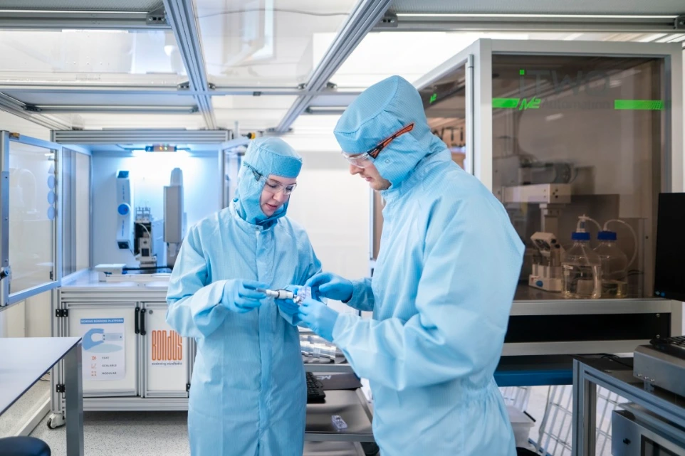 Bondus cleanroom manufacturing environment